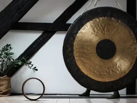 large cymbol 